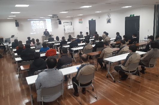 (画像：新年社長あいさつの様子)